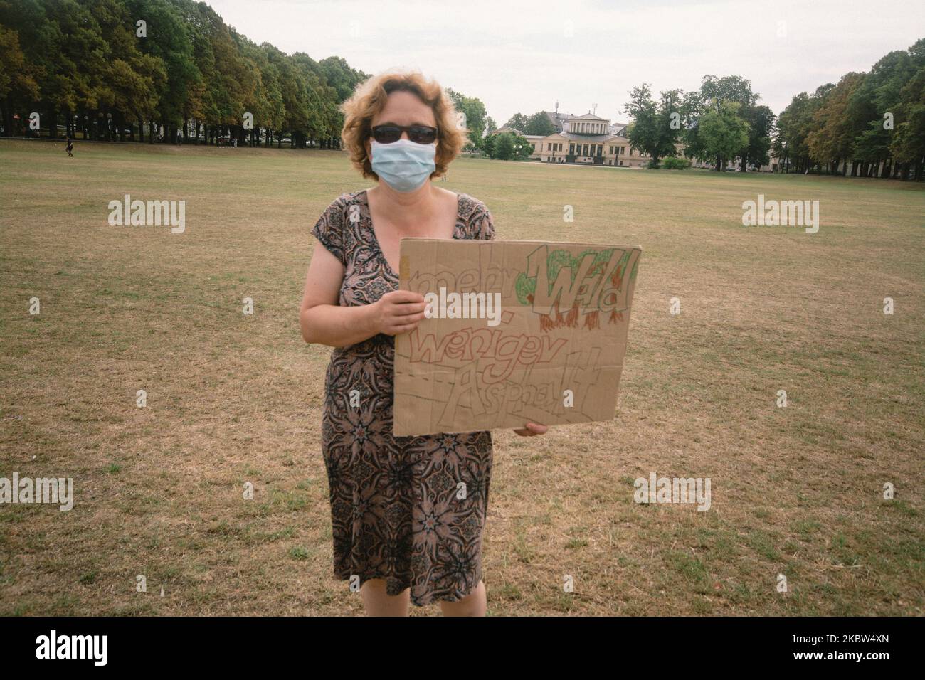 Demonstranten posiert vor den Freitagen für die zukünftige Demonstration für Klimaschutz in Bonn am 24. Juli 2020. (Foto von Ying Tang/NurPhoto) Stockfoto