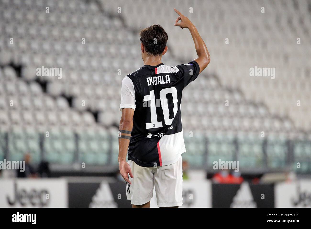 Paulo Dybala von Juventus wird während des Serie-A-Spiels zwischen Juventus und UC Sampdoria im Allianz-Stadion am 26. Juli 2020 in Turin, Italien, verletzt. (Foto von Giuseppe Cottini/NurPhoto) Stockfoto