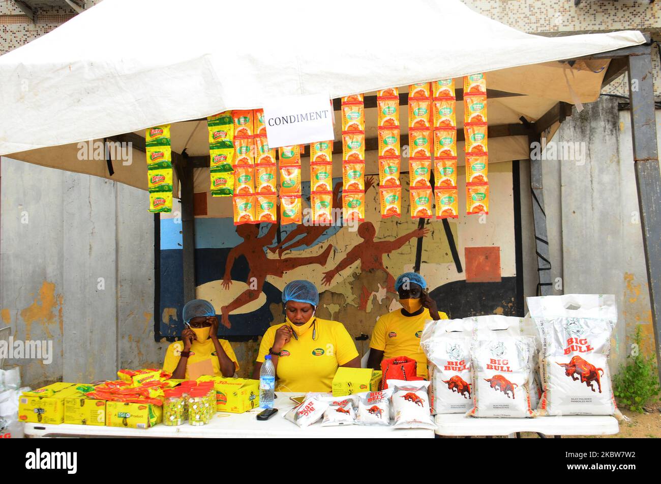 A Conditionment Stand während der Flagge weg von EKO City Farmers Market, die Eko City Farmersâ €™ Markt, Ileya Ausgabe ist zur Verbesserung der Verbesserung der landwirtschaftlichen Wertschöpfungsketten im Bundesstaat Lagos, auch zur Begrenzung der Gemeinschaft Ausbreitung von COVID-19 Coronavirus unter Wohnsitz des Staates am 26. Juli, 2020. (Foto von Olukayode Jaiyeola/NurPhoto) Stockfoto