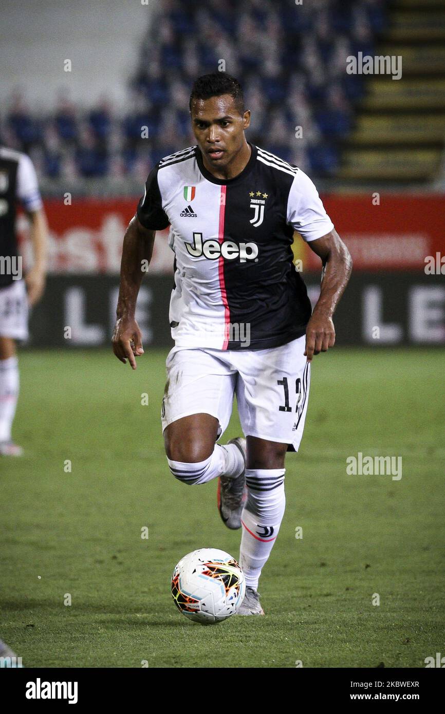 Juventus-Verteidiger Alex Sandro (12) in Aktion während des Fußballspiels der Serie A n. 37 zwischen Cagliari und Juventus am 29. Juli 2020 in der Sardegna Arena in Cagliari, Sardinien, Italien. Endergebnis: Cagliari-Juventus 2-0. (Foto von Matteo Bottanelli/NurPhoto) Stockfoto