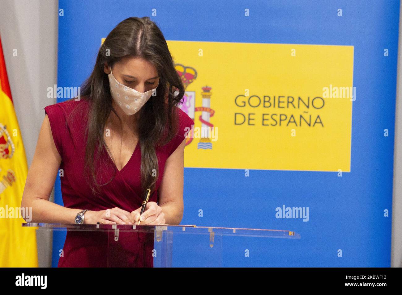Die Ministerin für Gleichstellung, Irene Montero, bei der Präsentation des Abkommens zur Entwicklung einer effektiven Gleichstellung von Männern und Frauen am Arbeitsplatz am Donnerstag im Sitz des Ministerministeriums in Madrid. Madrid, 30. Juli 2020 Spanien (Foto von Oscar Gonzalez/NurPhoto) Stockfoto