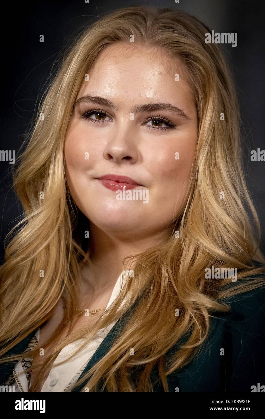 2022-11-04 14:02:12 AMSTERDAM - Prinzessin Amalia posiert während der Fotosession in der Nieuwe Kerk. ANP KOEN VAN WEEL niederlande Out - belgien Out Stockfoto