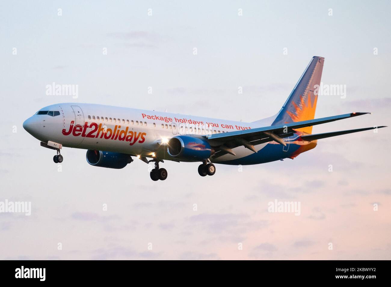 Jet2 Holidays Boeing 737-804 G-GDDFJ über seinen endgültigen Ansatz am East Midlands Airport, Derby, Großbritannien, am 8. August 2020. (Foto von Jon Hobley/MI News/NurPhoto) Stockfoto