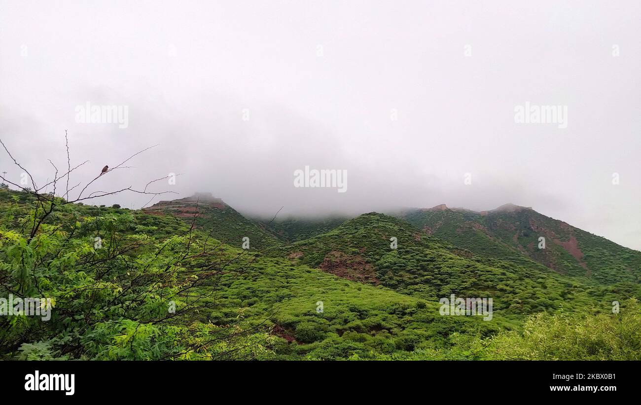 Monsunwolken schweben am 10. August 2020 über Ajmer City in Rajasthan, Indien. (Foto von Himanshu Sharma/NurPhoto) Stockfoto