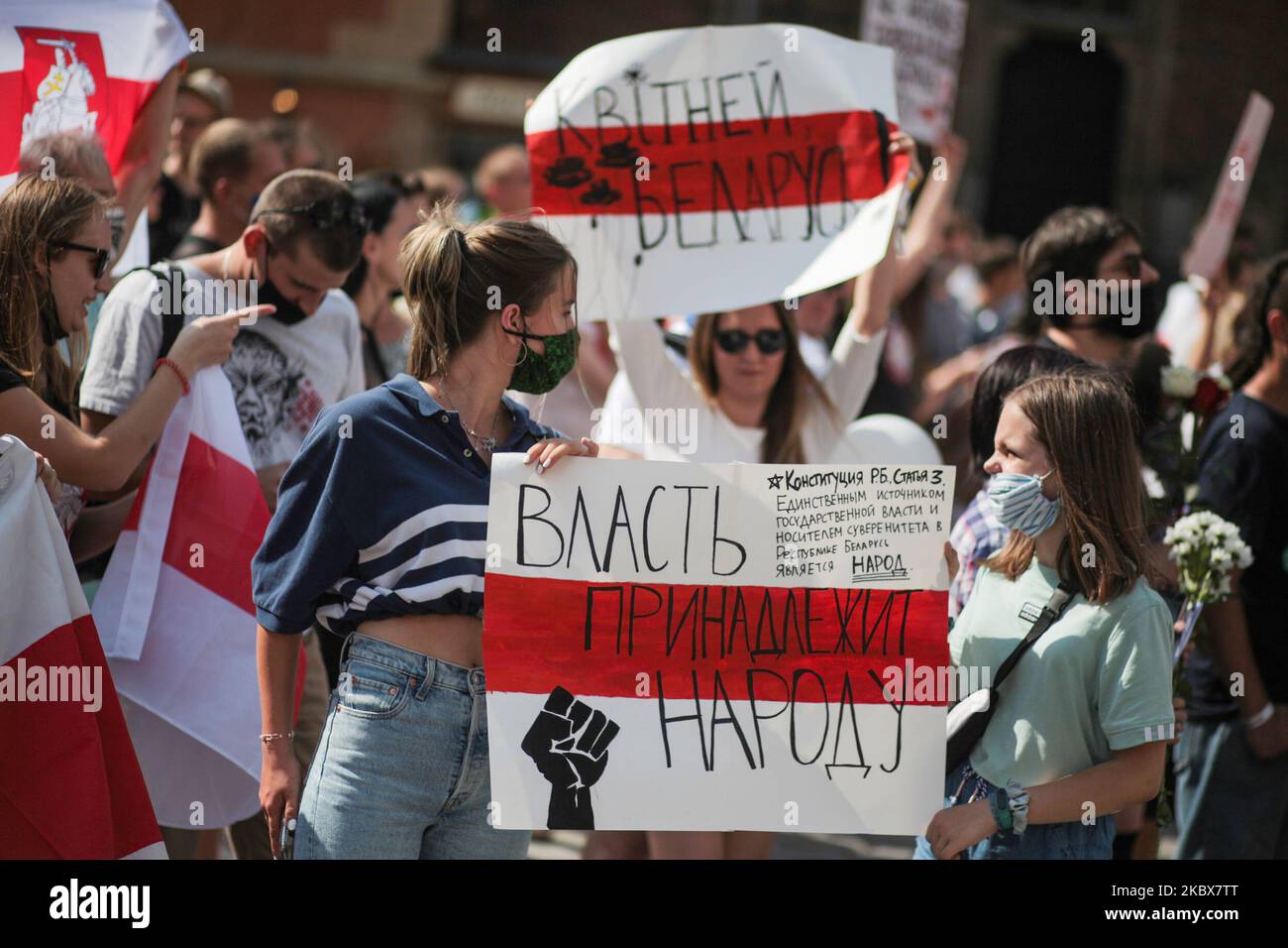 Demonstranten in Breslau, Polen, am 17. August 2020. Mitglieder der lokalen belarussischen Diaspora, Aktivisten und lokale Unterstützer, um ihre Solidarität mit den Belarussen während der Solidaritätskundgebung im Zusammenhang mit den politischen Ereignissen in ihrem Land auszudrücken. (Foto von Krzysztof Zatycki/NurPhoto) Stockfoto