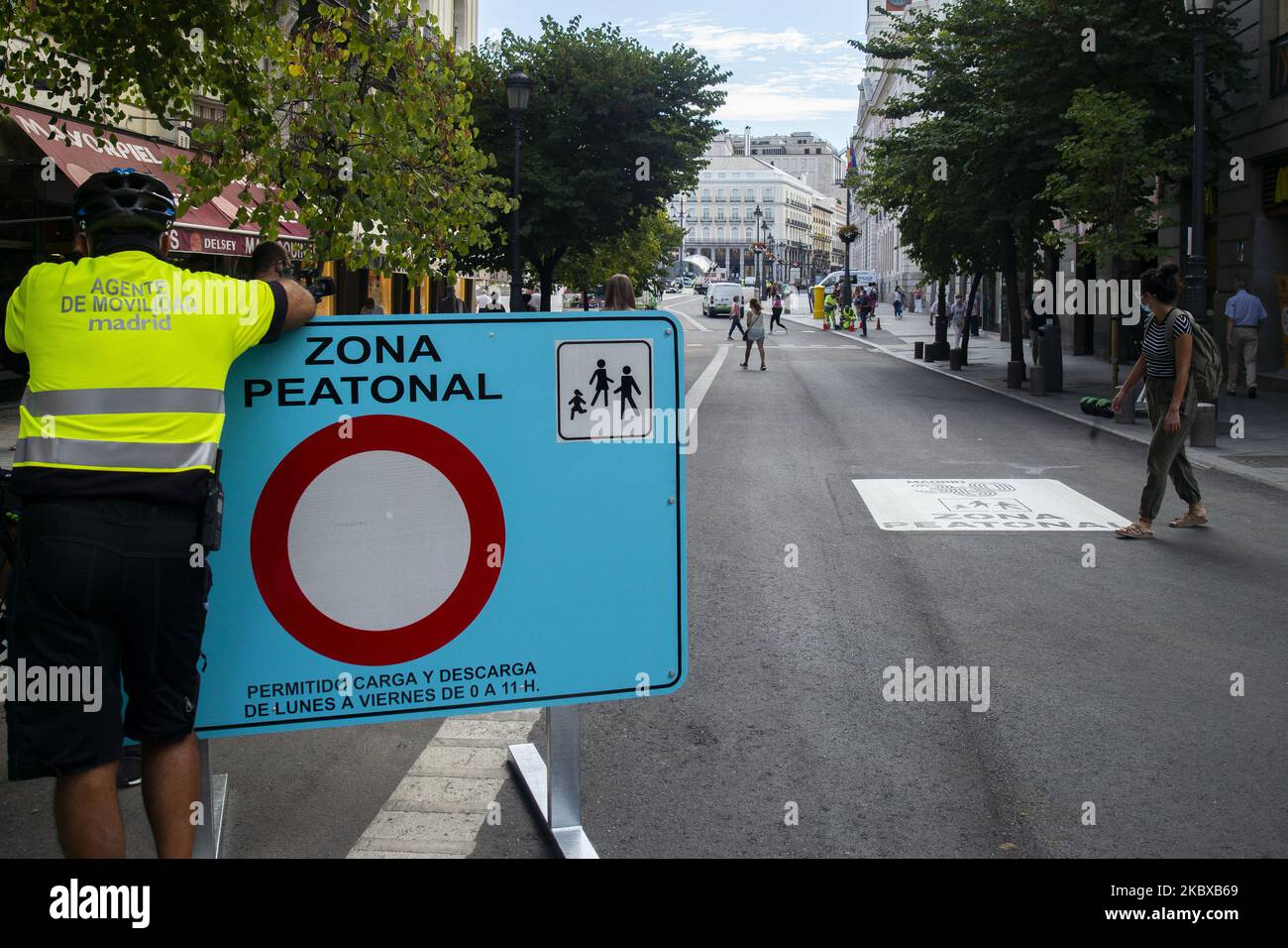 Die Puerta del Sol in Madrid ist nun an diesem Donnerstag vollständig zur Fußgängerzone erklärt worden, da ein Abschnitt der Calle Mayor für den Verkehr gesperrt wurde, die einzige Straße, die den Durchgang von Fußgängern bei Kilometer Null in der Hauptstadt unterbrochen hat. In Madrid 20. August 2020 Spanien (Foto von Oscar Gonzalez/NurPhoto) Stockfoto