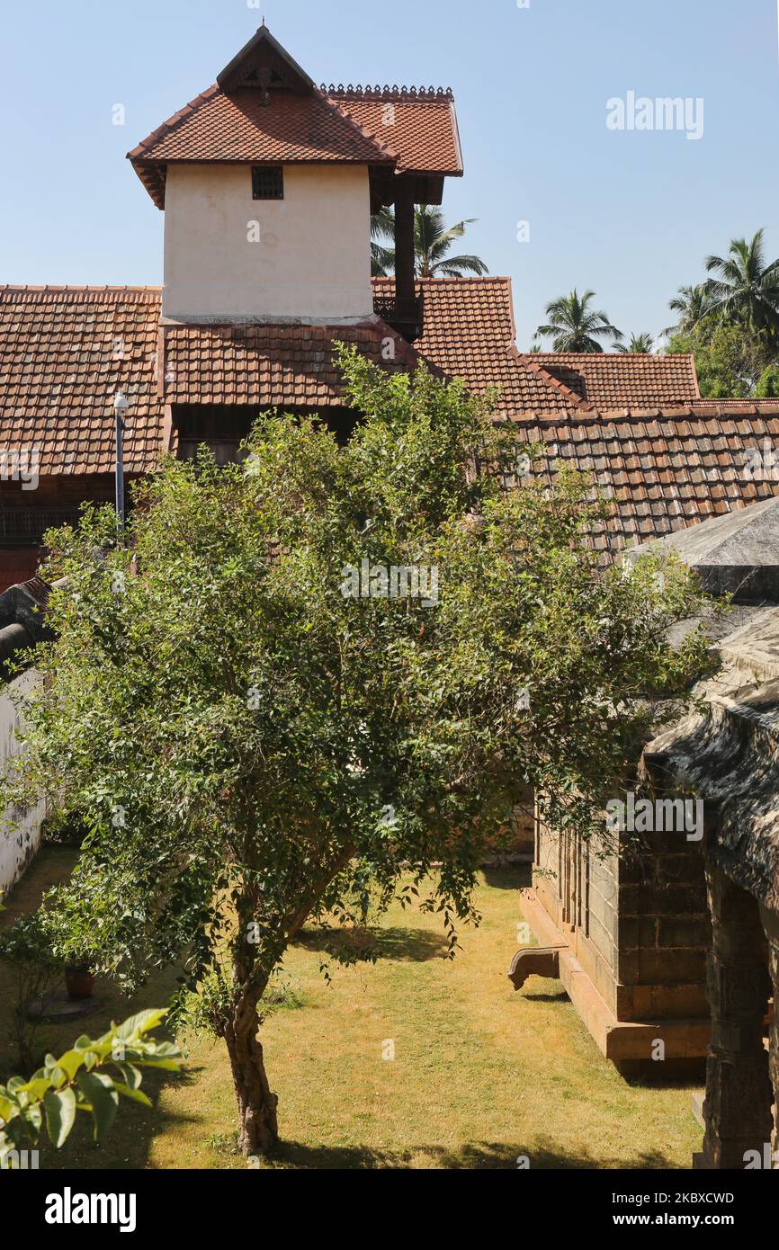 Wachturm am Königspalast von Padmanabhapuram in Padmanabhapuram, Tamil Nadu, Indien. Padmanabhapuram Palace (auch bekannt als Kalkulam Palace) ist die ehemalige Hauptstadt des ehemaligen Hindu-Königreichs Travancore wurde um 1601 n. Chr. von Iravi Varma Kulasekhara Perumal gebaut. Der Gründer des modernen Travancore, König Anizham Thirunal Marthanda Varma (1706-1758), der Travancore von 1729 bis 1758 regierte, baute den Palast um 1750 wieder auf. (Foto von Creative Touch Imaging Ltd./NurPhoto) Stockfoto