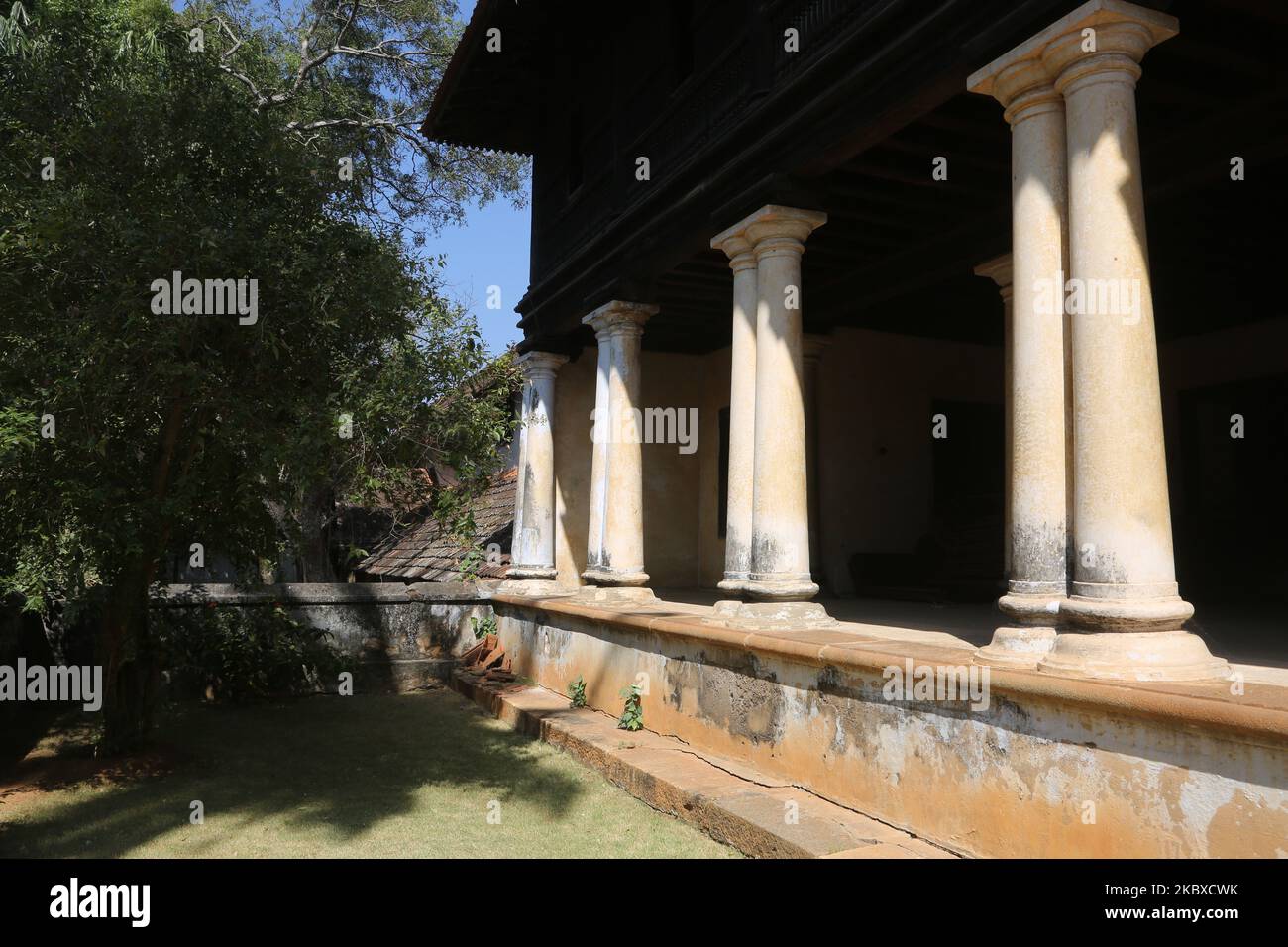 Padmanabhapuram Königlicher Palast in Padmanabhapuram, Tamil Nadu, Indien. Padmanabhapuram Palace (auch bekannt als Kalkulam Palace) ist die ehemalige Hauptstadt des ehemaligen Hindu-Königreichs Travancore wurde um 1601 n. Chr. von Iravi Varma Kulasekhara Perumal gebaut. Der Gründer des modernen Travancore, König Anizham Thirunal Marthanda Varma (1706-1758), der Travancore von 1729 bis 1758 regierte, baute den Palast um 1750 wieder auf. (Foto von Creative Touch Imaging Ltd./NurPhoto) Stockfoto