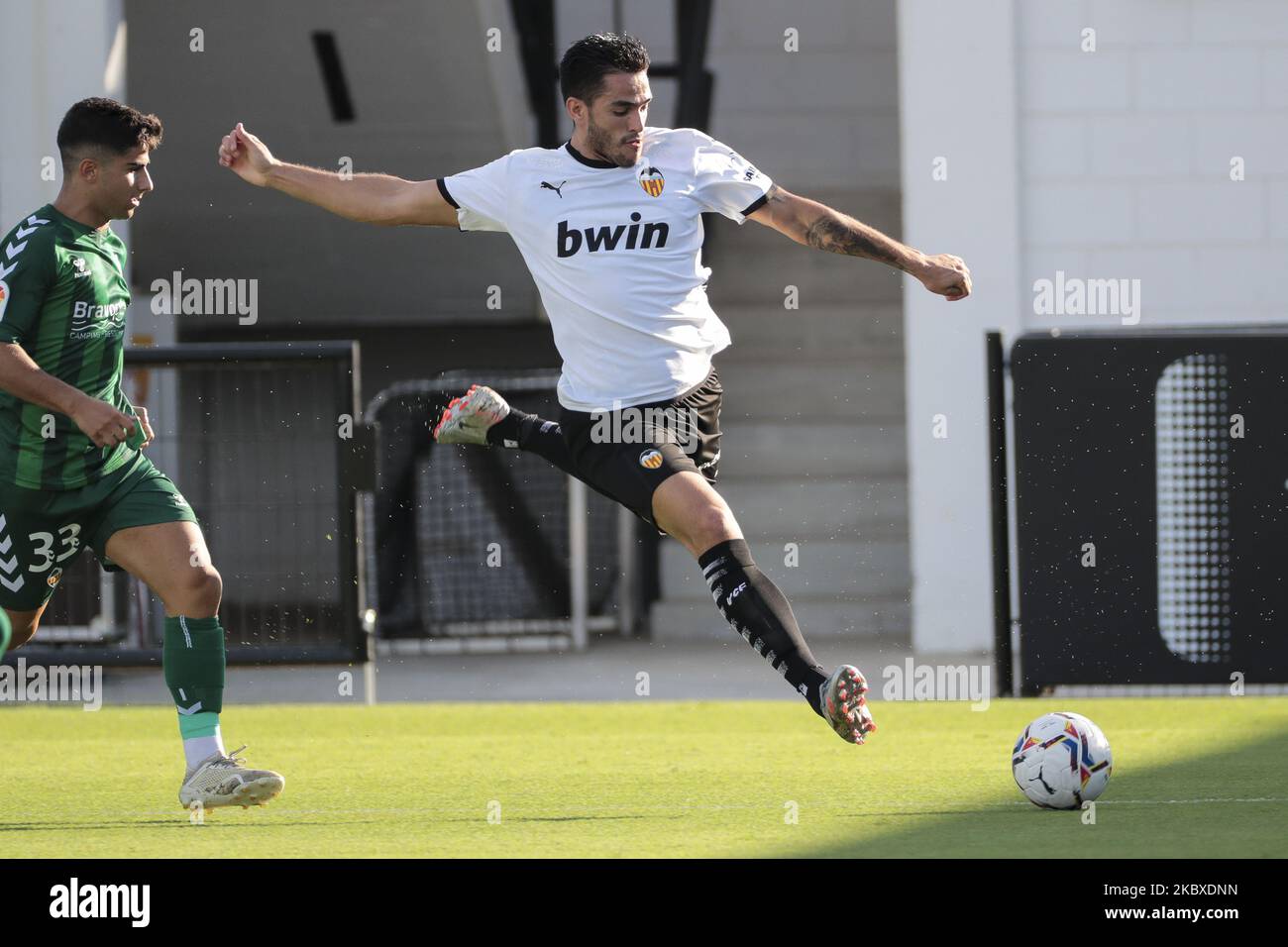 Maxi Gomez von Valencia CF beim Vorsaison-LaLiga-Spiel zwischen Valencia CF und CD Castellon in Valencia Sports City in Paterna, Spanien, am 22. August 2020. (Foto von Jose Miguel Fernandez/NurPhoto) Stockfoto