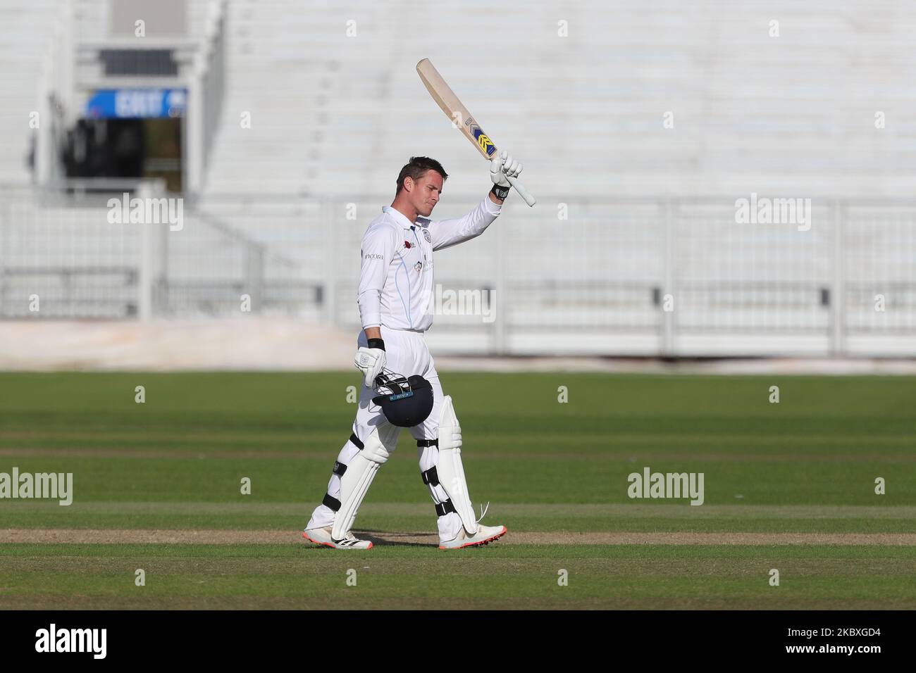 Luis Reece von Derbyshire feiert die Hundertschaften während des Bob Willis Trophy-Spiels zwischen dem Durham County Cricket Club und dem Derbyshire County Cricket Club in Emirates Riverside, Chester le Street (Foto: Mark Fletcher/MI News/NurPhoto) Stockfoto