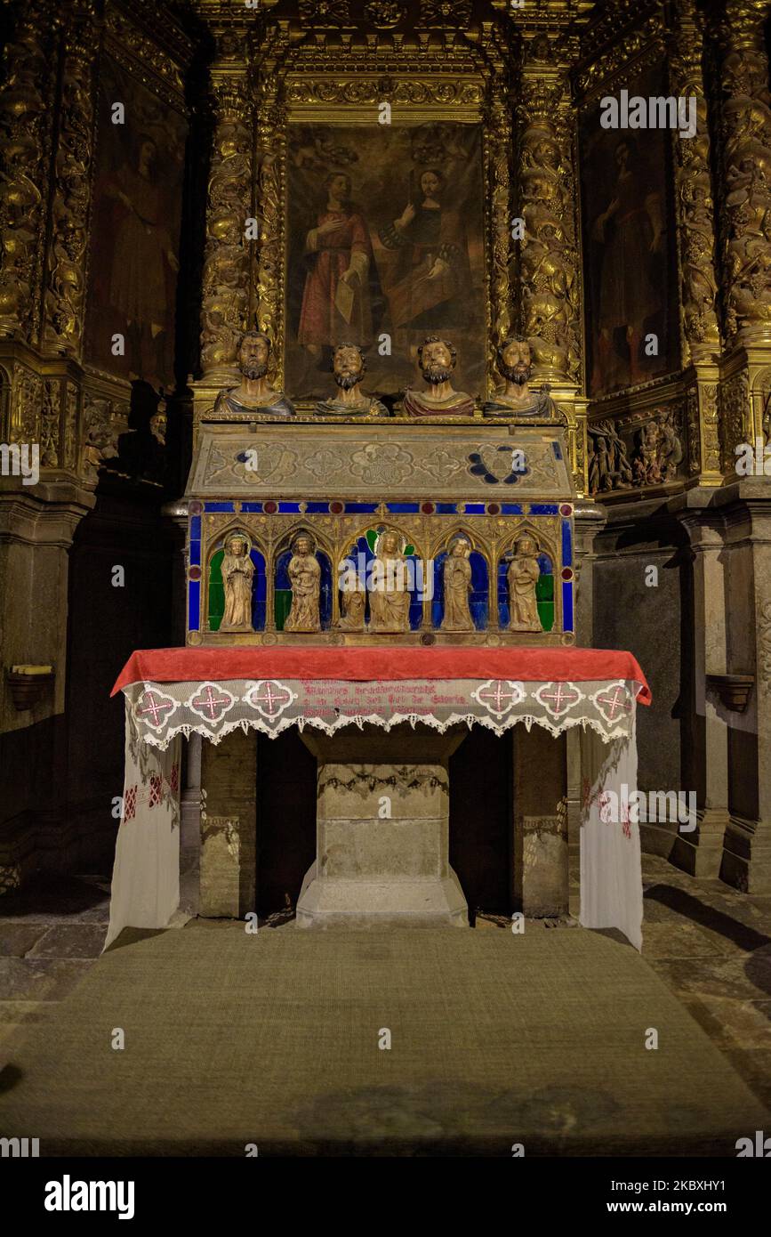 Altarbild in der Kathedrale von Girona (Katalonien, Spanien) ESP: Retablo al interior de la catedral de Gerona (Cataluña, España) Stockfoto