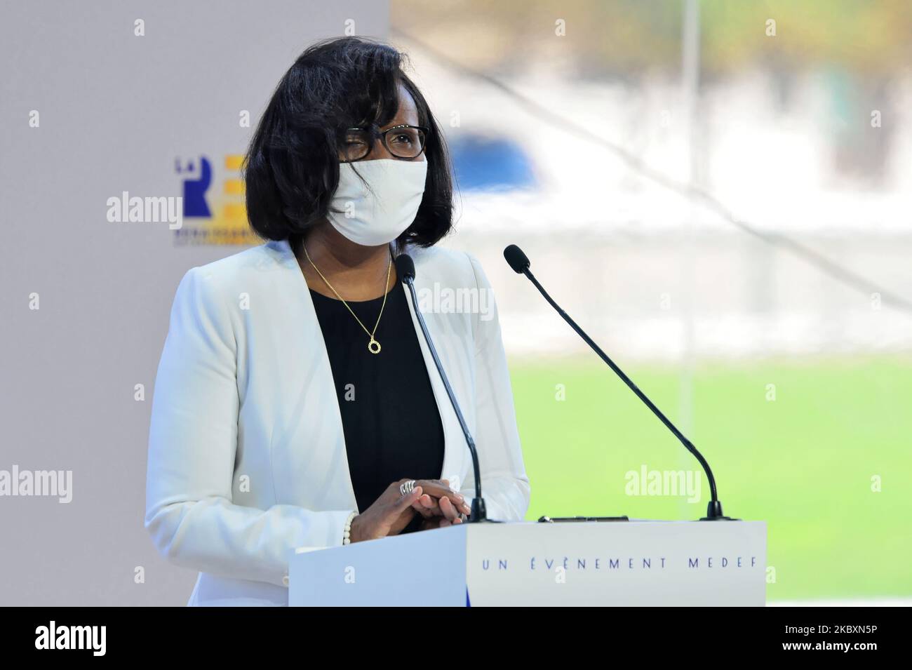 Die französische Juniorministerin für Gleichstellung der Geschlechter Elisabeth Moreno nimmt am 27. August 2020 an der Sitzung des französischen Arbeitgeberverbandes Medef zum Thema „die Renaissance der französischen Unternehmen“ in Paris Teil. (Foto von Daniel Pier/NurPhoto) Stockfoto