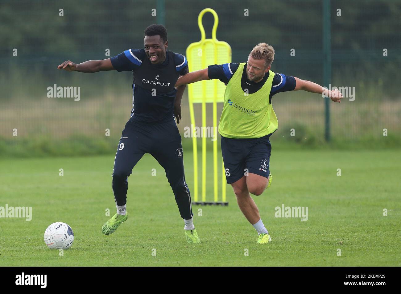 Timi Odusina und Nick Featherxtone während der Vorsaison-Ausbildung von Hartlepool United am East Durham College, Peterlee, County Durham, England, am 27. August 2020. (Foto von Mark Fletcher/MI News/NurPhoto) Stockfoto