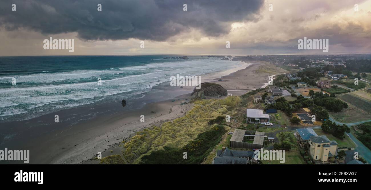 Panorama der Häuser am Meer an der Küste von Oregon in Bandon Stockfoto