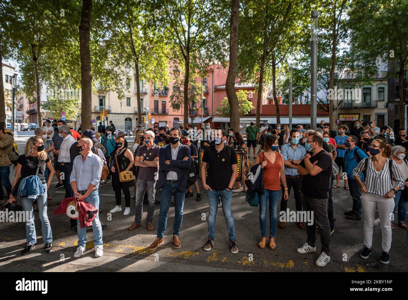 Rund 100 Menschen haben am 2. September 2020 in Girona, Spanien, vor den Gerichten von Girona gegen die Vorladungen protestiert, um von den Demonstranten zu zeugen, die die Autobahn während der Proteste der Demokratischen Tsunami blockiert haben. (Foto von Adria Salido Zarco/NurPhoto) Stockfoto