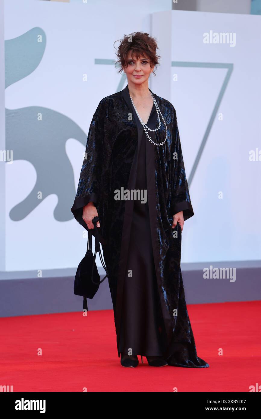 Laura Morante posiert auf dem roten Teppich während der Filmfestspiele von Venedig 77. am 02. September 2020 in Venedig, Italien. (Foto von Matteo Chinellato/NurPhoto) Stockfoto