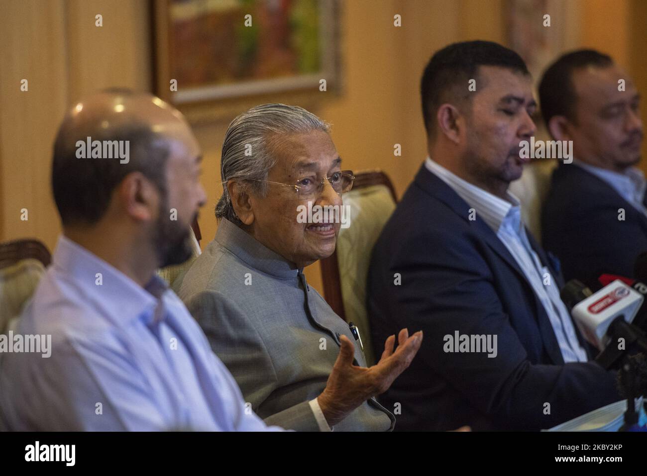 Der ehemalige Premierminister Mahathir Mohamad während einer Pressekonferenz in Putrajaya, Malaysia, am 03. September 2020. Mahathir, der 95-jährige Politiker, spricht über seine neu ins Leben gerufene politische Partei, um gegen Rivalen, die ihm im März 2020 die Macht übernahmen, für anstehende Wahlen zu kandidieren. (Foto von Zahim Mohd/NurPhoto) Stockfoto