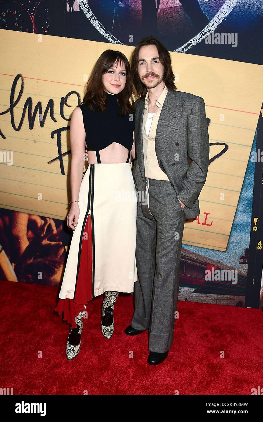 Melissa Benoist und ihr Mann Chris Wood eröffnen am 3. November 2022 in der „Almost Famous“ Broadway Opening Night im Bernard B Jacobs Theater in New York, New York, USA. Robin Platzer/ Twin Images/ Credit: SIPA USA/Alamy Live News Stockfoto