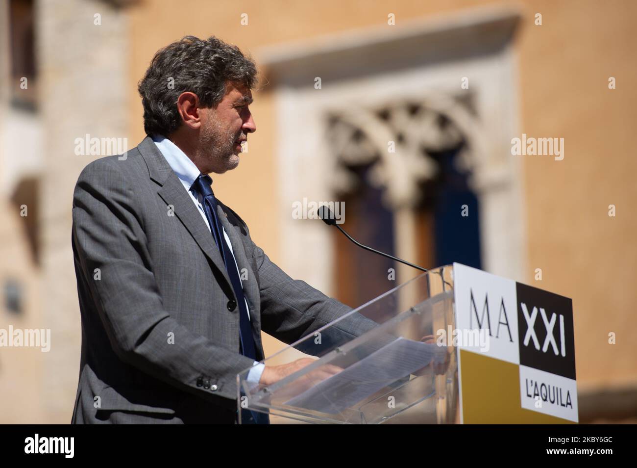 Marco Marsilio, Präsident der Region Abruzzen, spricht während der Pressekonferenz des MAXXI Museums in L'Aquila am 5. September 2020. (Foto von Lorenzo Di Cola/NurPhoto) Stockfoto