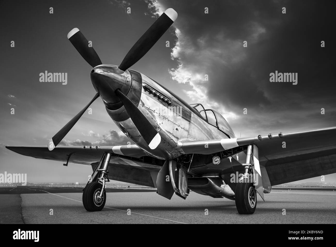 Historische Flugzeuge auf einer Start-und Landebahn bereit Stockfoto