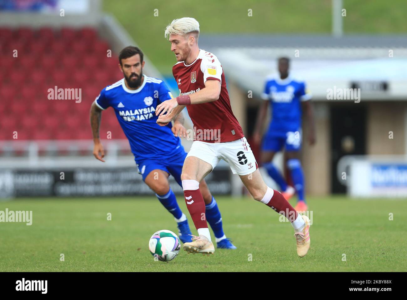 Ryan Watson aus Northampton Town während des Carabao Cup-Spiels zwischen Northampton Town und Cardiff City im PTS Academy Stadium, Northampton. (Foto von Leila Coker/MI News/NurPhoto) Stockfoto