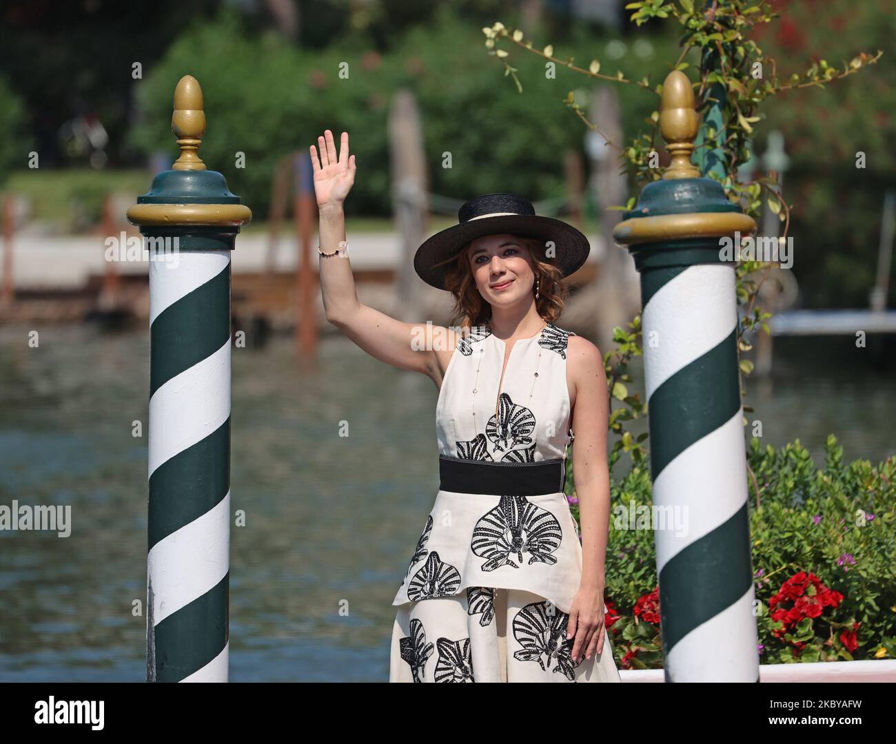 Sara Lazzaro wird bei der Ankunft im Excelsior während der Filmfestspiele von Venedig 77. am 06. September 2020 in Venedig, Italien, gesehen. (Foto von Matteo Chinellato/NurPhoto) Stockfoto