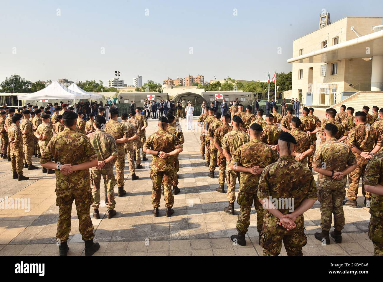 Der italienische Premierminister Giuseppe Conte besucht am 8. September 2020 ein italienisches Feldkrankenhaus auf dem Campus der libanesischen Universität in der Stadt Hadath, nördlich der Hauptstadt Beirut. (Foto von STR/NurPhoto) Stockfoto