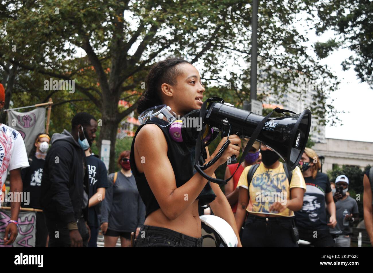 Camp-Organisatoren halten bei einer Pressekonferenz emotionale Reden über die von der Stadt verlangten 9:00 Uhr-Frist zur Abreise, um ihre Absicht zu erklären, zu bleiben und das Lager zu verteidigen, und warum sie am 9. September 2020 in Philadelphia, PA, nichts Geringeres als dauerhafte, sichere und erschwingliche Wohnungen für alle akzeptieren werden. (Foto von Cory Clark/NurPhoto) Stockfoto