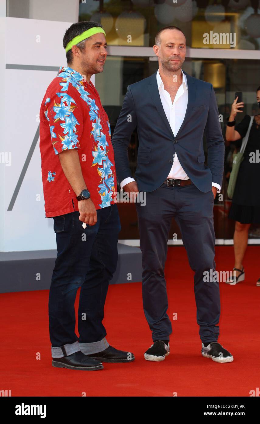 Erik Schmitt und David Wnendt gehen auf dem roten Teppich vor dem Film ''UN Morgen die ganze Welt'' (und Morgen die ganze Welt) beim Filmfestival Venedig 77. am 10. September 2020 in Venedig, Italien. (Foto von Matteo Chinellato/NurPhoto) Stockfoto