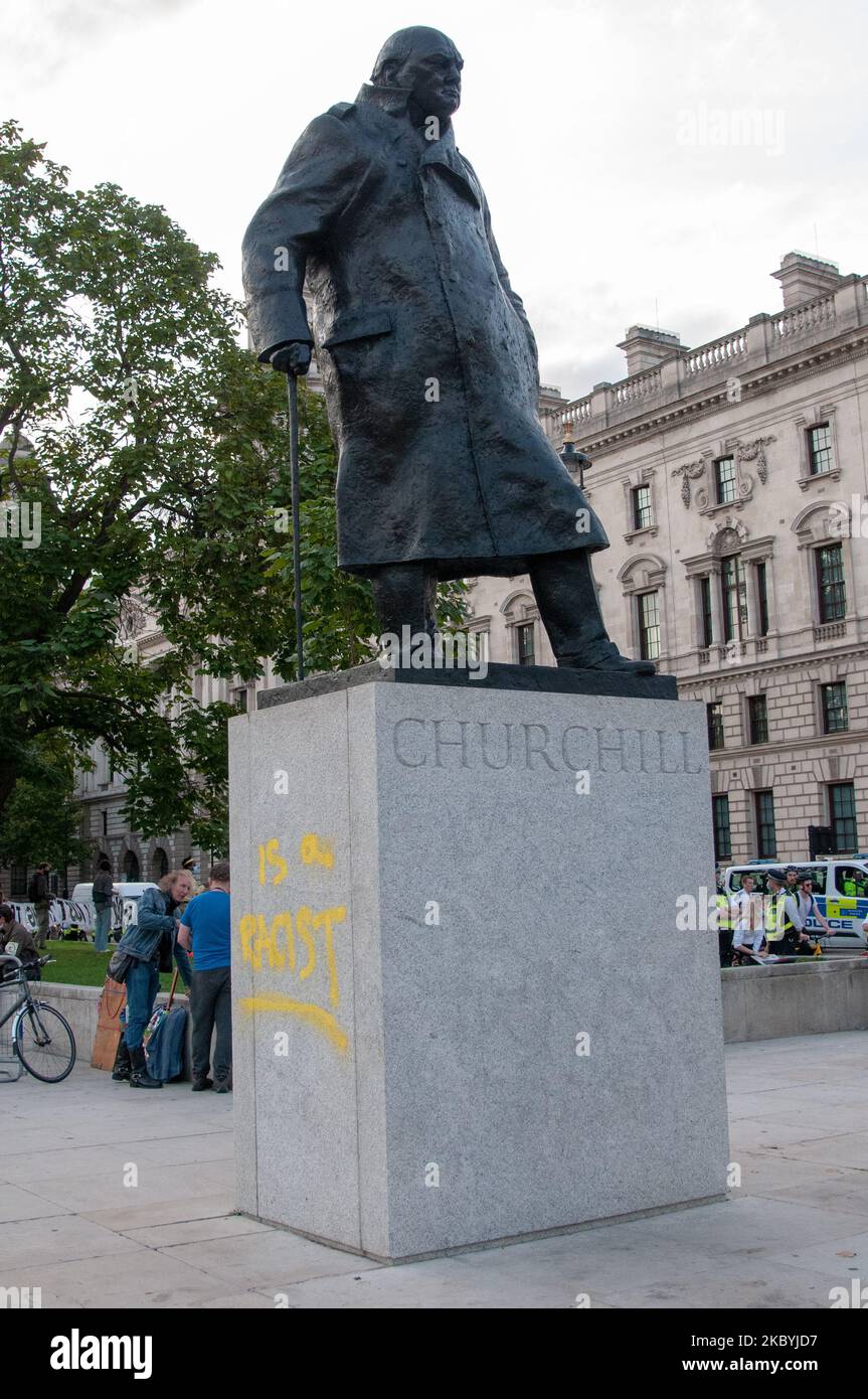 Winston Churchill Statue am letzten Tag des 10-tägigen Aussterbens mit Sprühfarbe zerstört Rebellion Proteste am 10. September 2020 in London, Großbritannien (Foto von Robin Pope/NurPhoto) Stockfoto