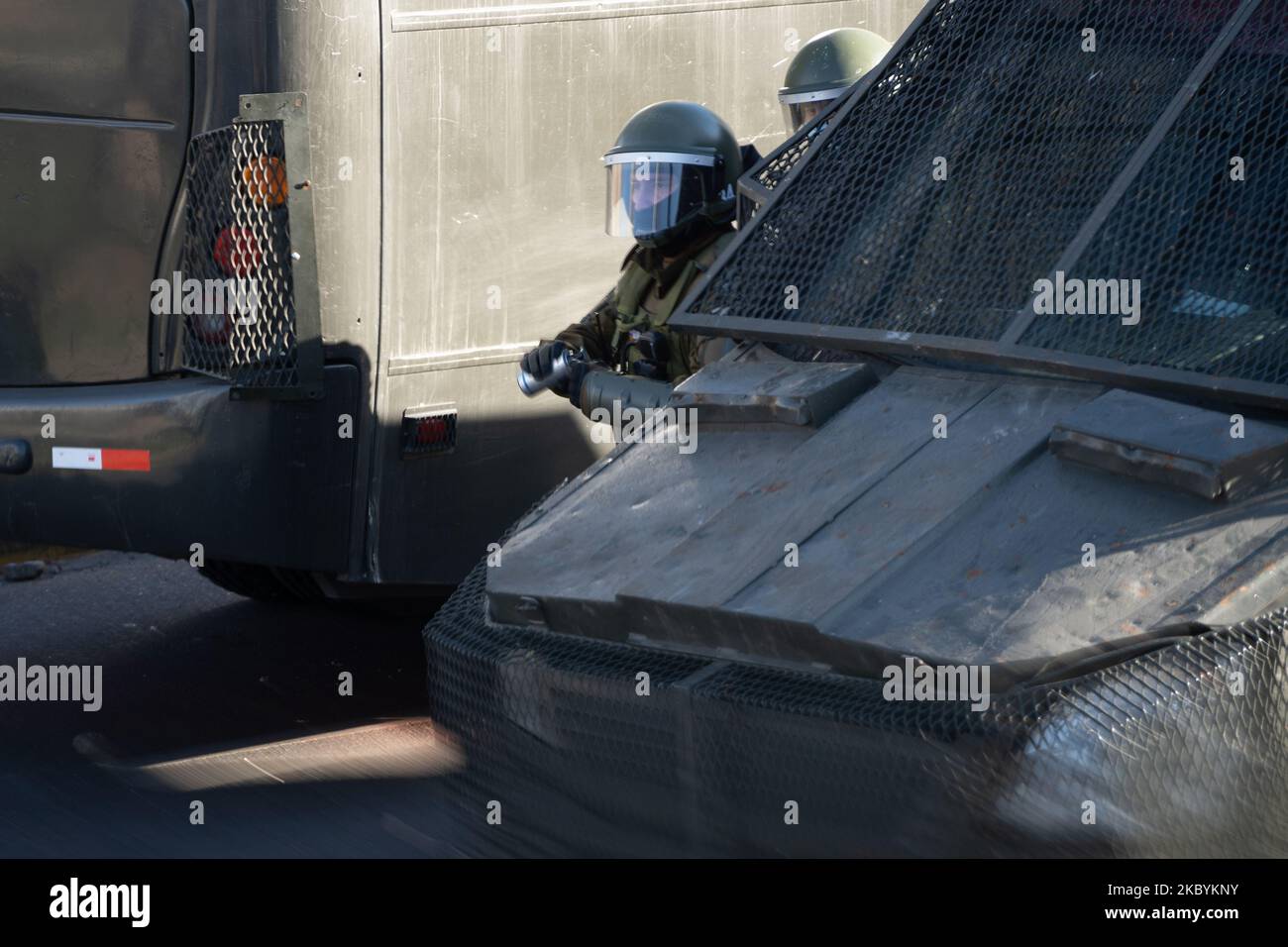 Der 11. September markiert 47 Jahre seit dem Putsch von 1973 in Chile. Zusammenstöße zwischen Demonstranten und Polizei auf der Plaza Italia, Santiago, Chile, am 11. September 2020. (Foto von Matias Basualdo/NurPhoto) Stockfoto