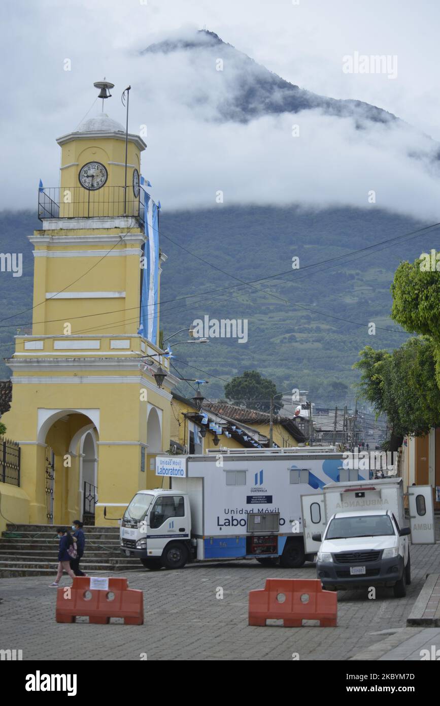 Das mobile Labor führt COVID-19-Tests in Ciudad Vieja de Sacatepequez, 50 Kilometer westlich von Guatemala, durch. Am 12. September 2020 genehmigte das Gesundheitsministerium das mobile Labor aufgrund der geringen Anwesenheit von Menschen in Krankenhäusern für die Tests. Während der Pandemie wurden 81.009 Fälle und 2.929 Todesfälle registriert. (Foto von Deccio Serrano/NurPhoto) Stockfoto