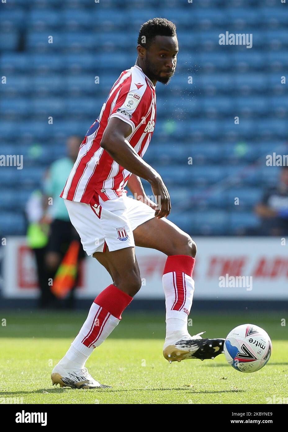 John Obi Mikel von Stoke City in Aktion beim Sky Bet Championship-Spiel zwischen Millwall und Stoke City am 12. September 2020 in Den, London, England. (Foto von Jacques Feeney/MI News/NurPhoto) Stockfoto