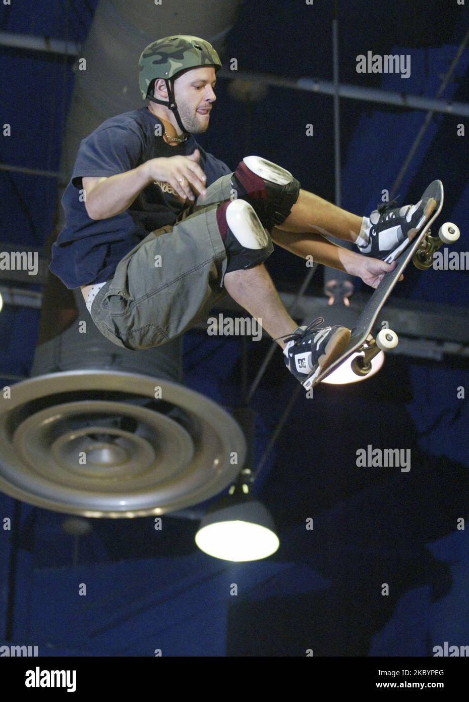 Spieler in Aktion bei einem Finale der World Skate Board Championship Asia 2004, das am 31. Oktober 2004 in Seoul, SAM SUNG-DONG, COEX, stattfand. (Foto von Seung-il Ryu/NurPhoto) Stockfoto