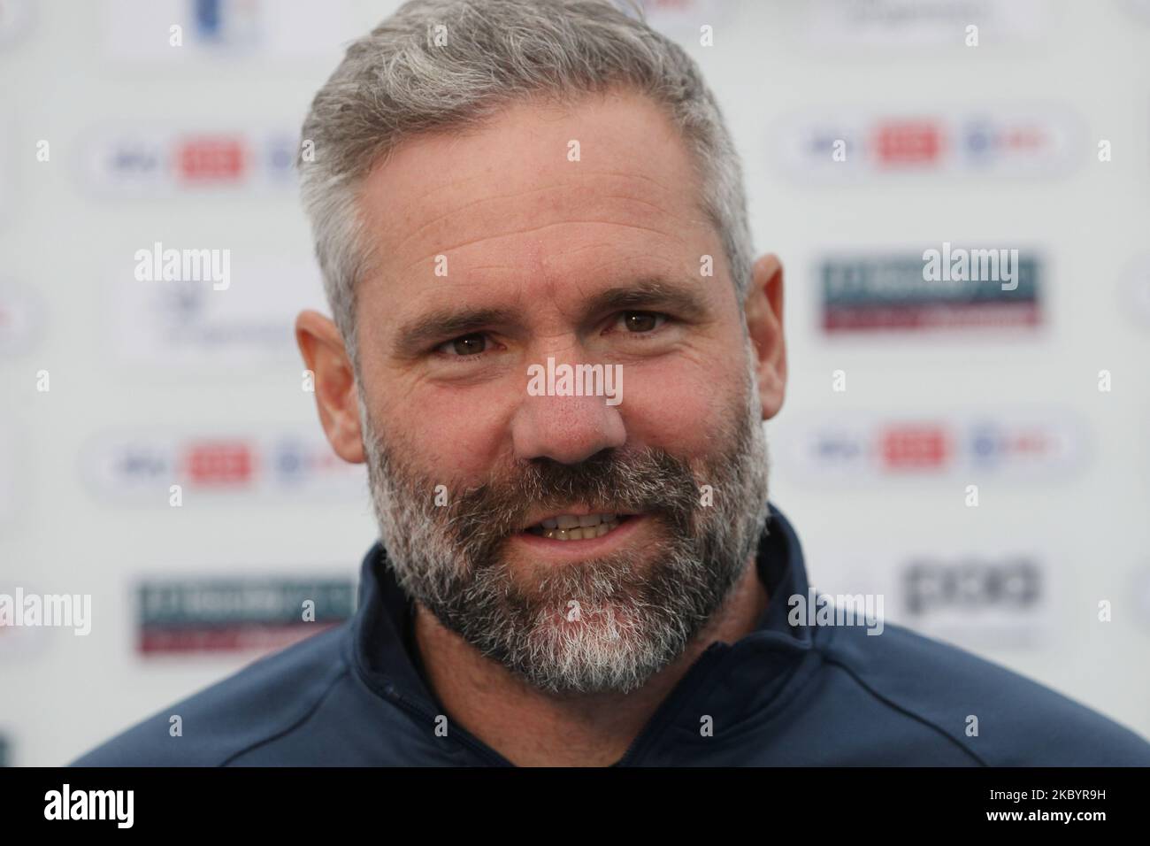 Barrow-Manager David Dunn wird nach dem Spiel der Sky Bet League 2 zwischen Barrow und Stevenage am 12.. September 2020 in der Holker Street, Barrow-in-Furness, England, interviewt. (Foto von Mark Fletcher/MI News/NurPhoto) Stockfoto