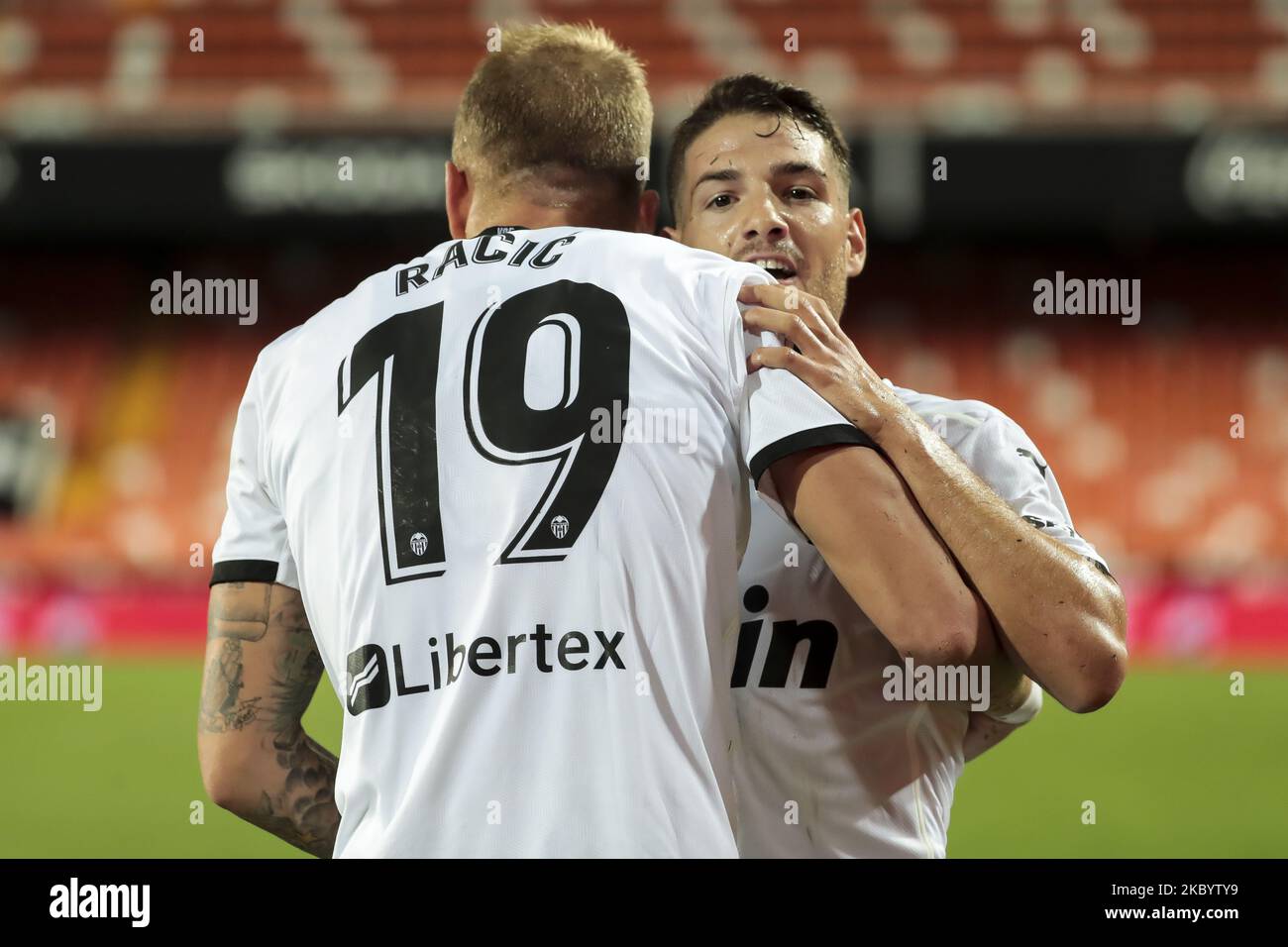 Manu Vallejo von Valencia CF feiert, nachdem er beim La Liga-Spiel zwischen Valencia CF und Levante UD am 13. September 2020 im Mestalla-Stadion in Valencia, Spanien, das Tor von 4-2 erzielt hat. (Foto von Jose Miguel Fernandez/NurPhoto) Stockfoto