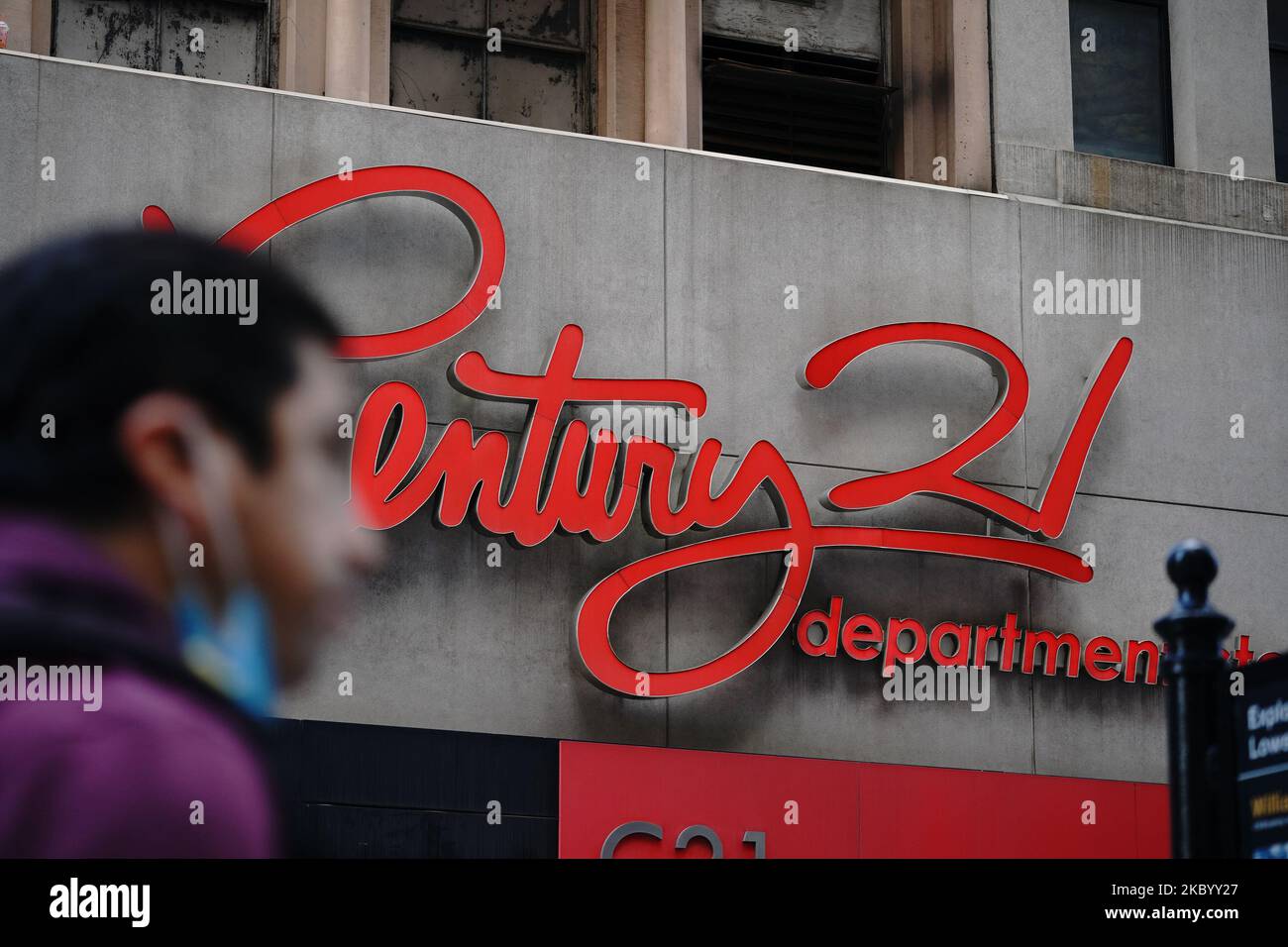 Ein Blick auf ein Kaufhaus aus dem Jahr 21 in Lower Manhattan in New York, USA, am Montag, den 14. September 2020. Century 21 Stores, eine ikonische Kaufhauskette aus New York, meldete den Konkurs an und plante die Schließung und wurde zum jüngsten Opfer des Blutbads der Einzelhandelsbranche, das sich während der Pandemie beschleunigt hat. (Foto von John Nacion/NurPhoto) Stockfoto