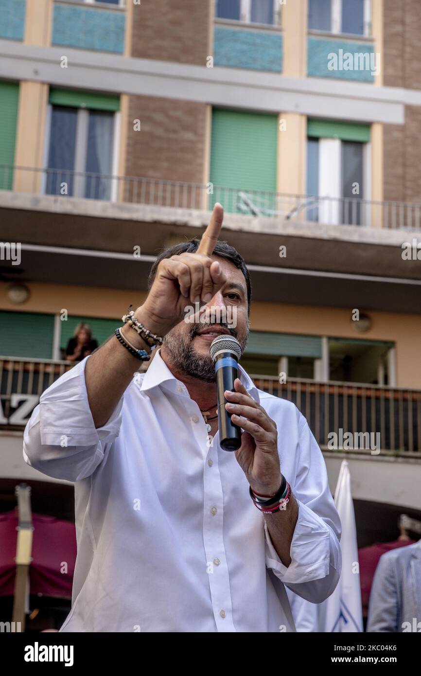 Matteo Salvini, Anführer der Lega, hielt am 18. September 2020 in Pisa eine Rede. Am letzten Tag des Wahlkampfes für die Regionalwahlen hielt der Führer der Mitte-Rechts-Koalition eine Rede auf dem Largo Ciro Menotti Platz im historischen Zentrum von Pisa. (Foto von Enrico Mattia Del Punta/NurPhoto) Stockfoto