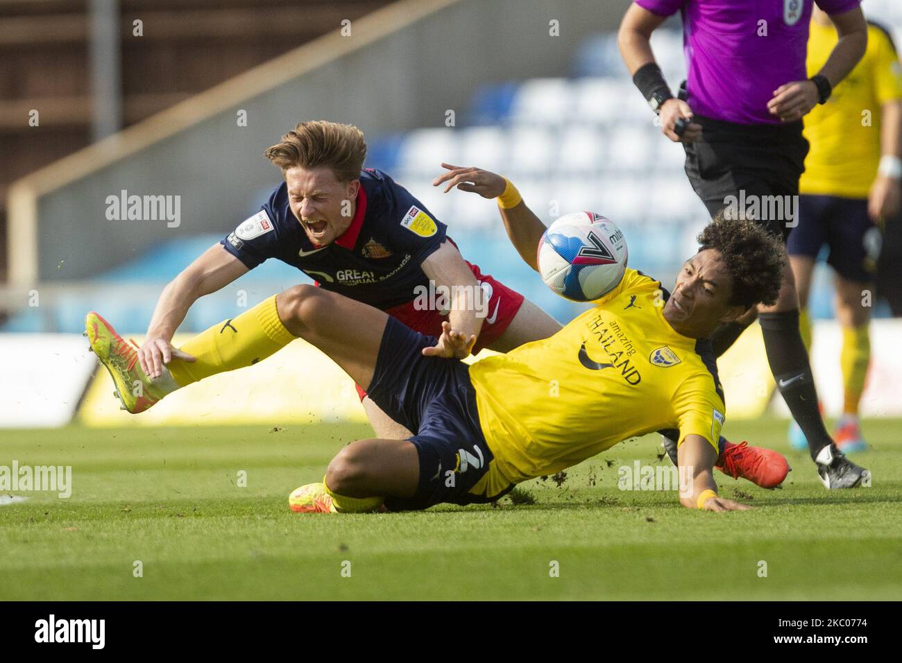 Sean Clare von Oxford United und Denver Hume von Sunderland während des Sky Bet League 1-Spiels zwischen Oxford United und Sunderland im Kassam Stadium, Oxford, England, am 19. September 2020. (Foto von Leila Coker/MI News/NurPhoto) Stockfoto