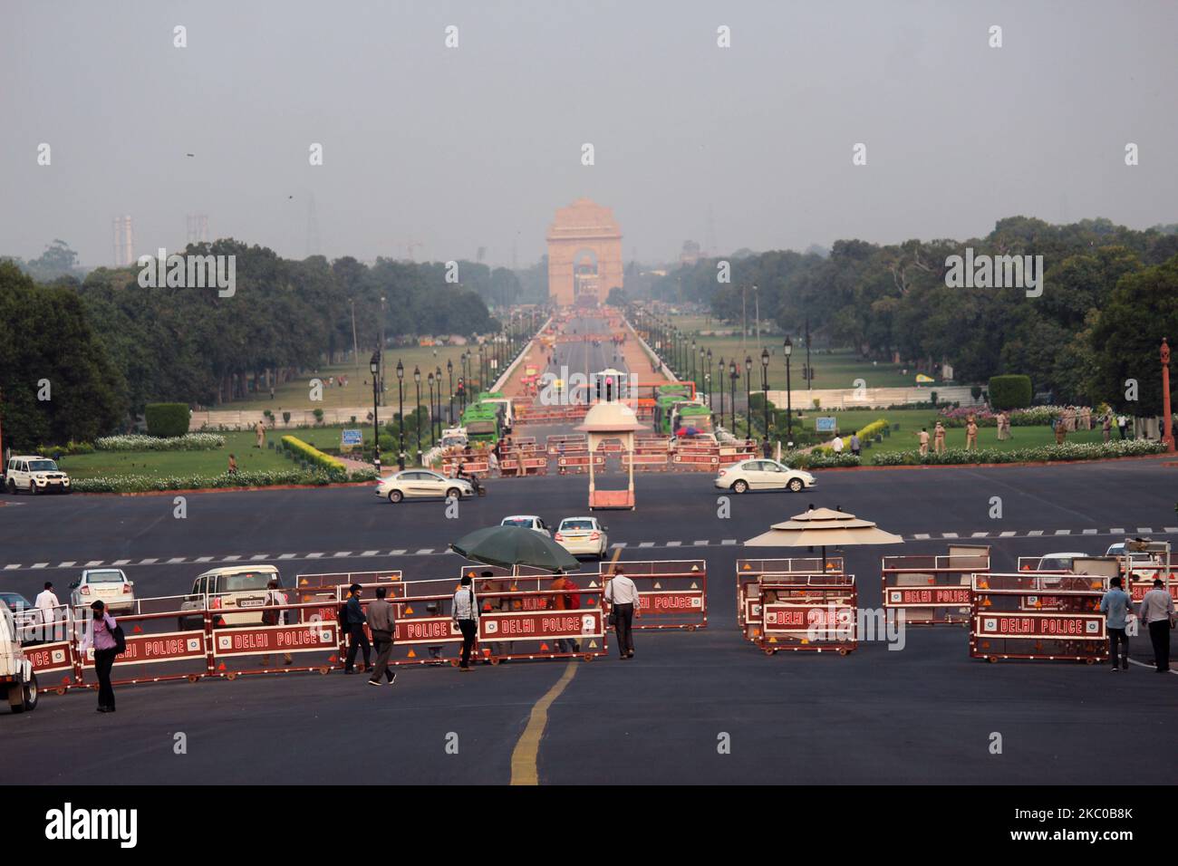 Ein Blick auf Rajpath von Rashtrapati Bhavan mit dem India Gate im Hintergrund bei Vijay Chowk am 21. September 2020 in Neu-Delhi, Indien. (Foto von Mayank Makhija/NurPhoto) Stockfoto