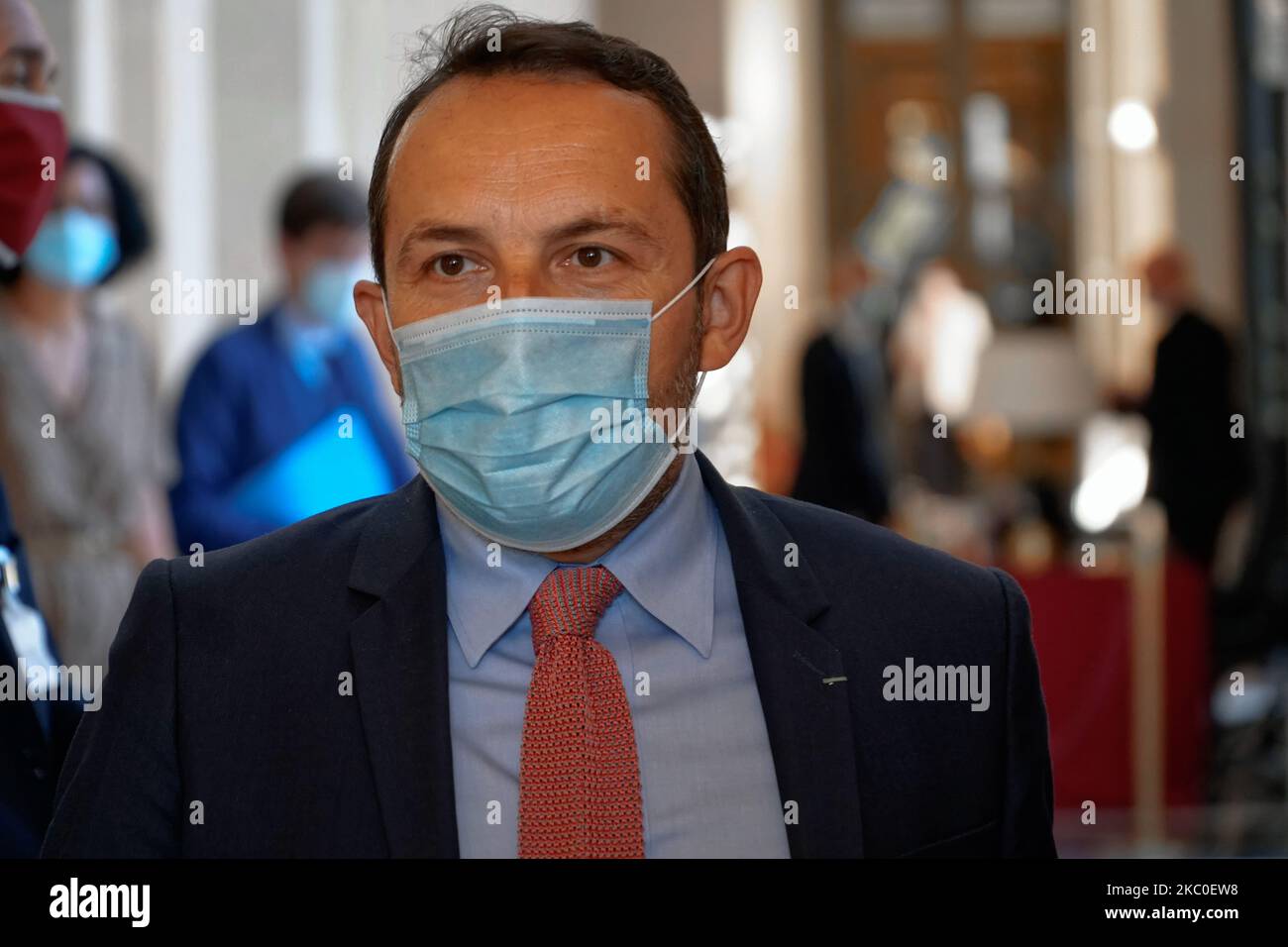 Sebastien Chenu, Mitglied des französischen Parlaments und Sprecher der rechtsextremen Gruppe „Rassemblement National“, trägt eine Gesichtsmaske und verlässt am 22. September 2020 die Fragestunde der Regierung (QAG) bei der französischen Nationalversammlung in Paris, Frankreich (Foto: Daniel Pier/NurPhoto) Stockfoto