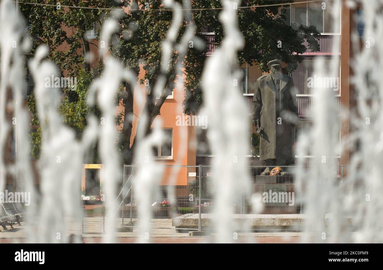 Die Statue des Generals Ludvík Svoboda auf dem Platz der Freiheit in Svidník. Am Samstag, den 19. September 2020, in Svidnik, Region Presov, Slowakei. (Foto von Artur Widak/NurPhoto) Stockfoto