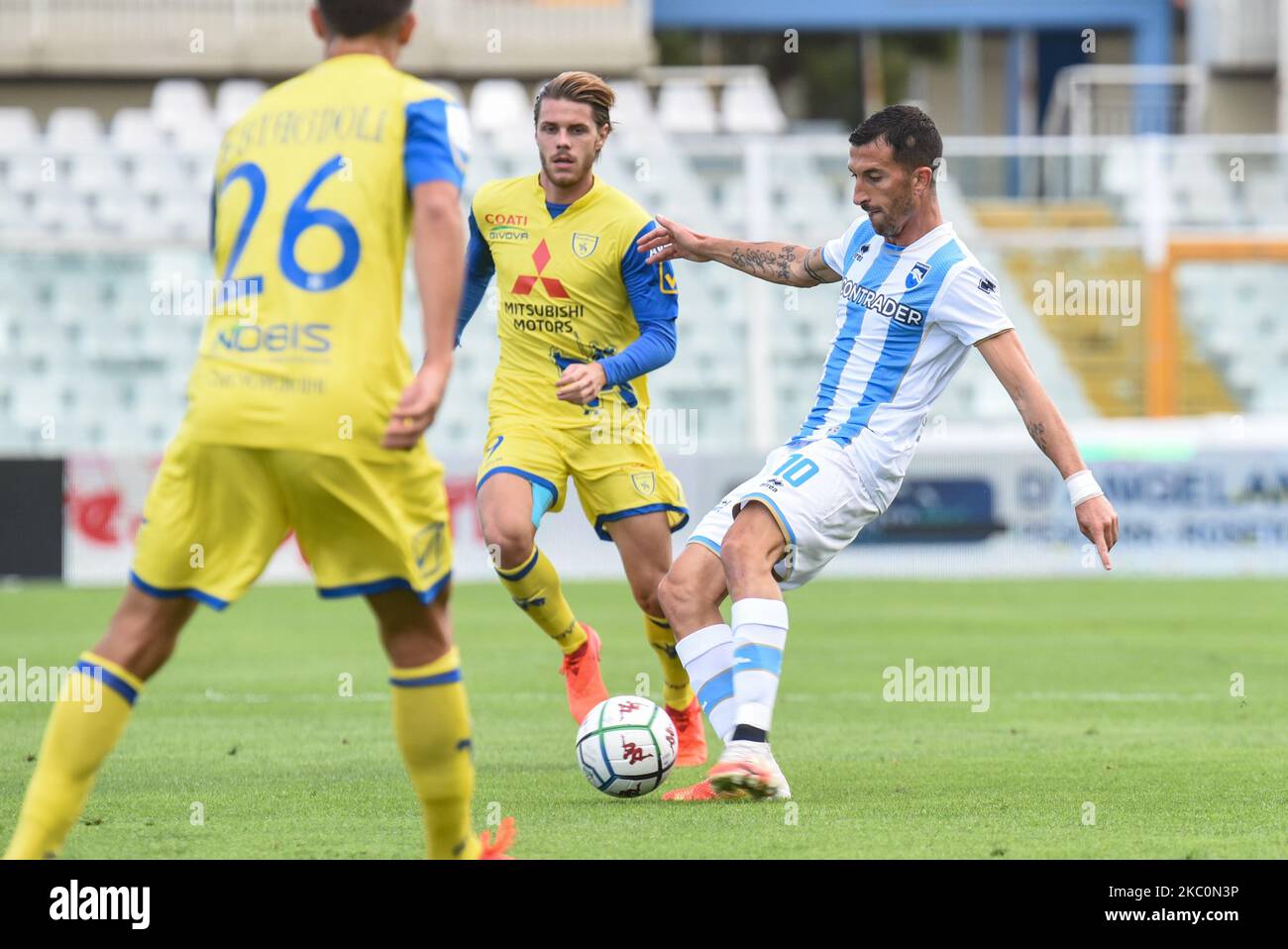 Mittelfeldspieler Mirko Valdifiori von Delfino Pescara kontrolliert den Ball während des Spiels zwischen Pescara und Chievo verona der Serie B Meisterschaft am 26. September 2020 in Pescara, Abruzzen, Italien (Foto: Federica Roselli/NurPhoto) Stockfoto