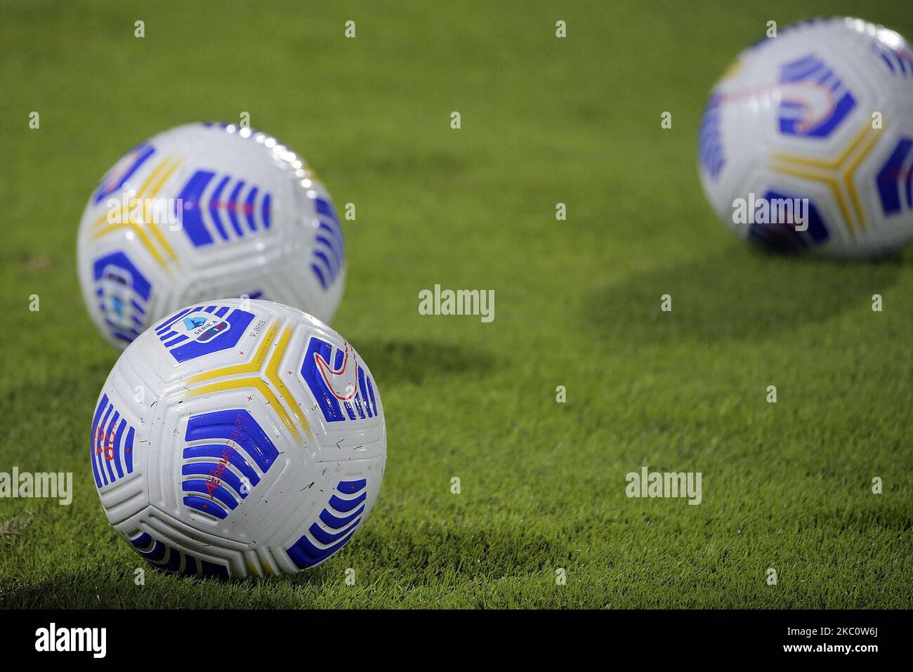 Der offizielle Nike Serie A Matchball durchläuft das Coppa Italia-Spiel zwischen AC Monza und US Triestina Calcio im Stadio Brianteo am 29. September 2020 in Monza, Italien (Foto: Giuseppe Cottini/NurPhoto) Stockfoto