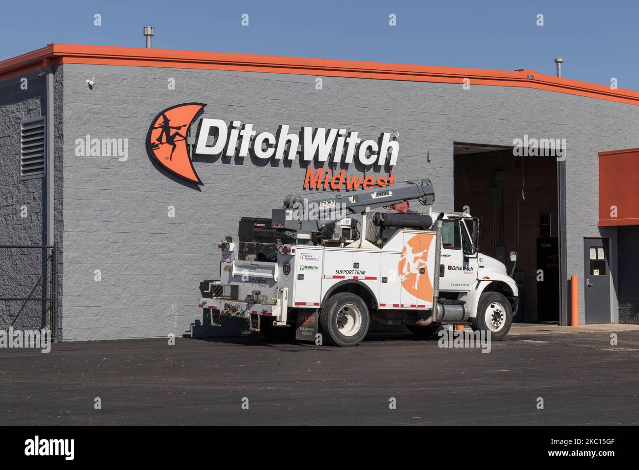 Brownsburg - circa November 2022: Standort der unterirdischen Baumaschinen von Ditch Witch. Ditch Witch ist Teil der Firma Toro. Stockfoto