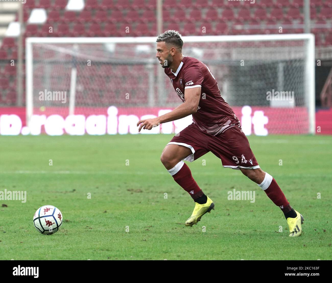 Daniele Liotti von Reggina 1914 während des Spiels der Serie B zwischen Reggina 1914 und Pescara Calcio am 3. Oktober 2020 im Stadion „Oreste Granillo“ in Reggio Calabria, Italien (Foto: Gabriele Maricchiolo/NurPhoto) Stockfoto