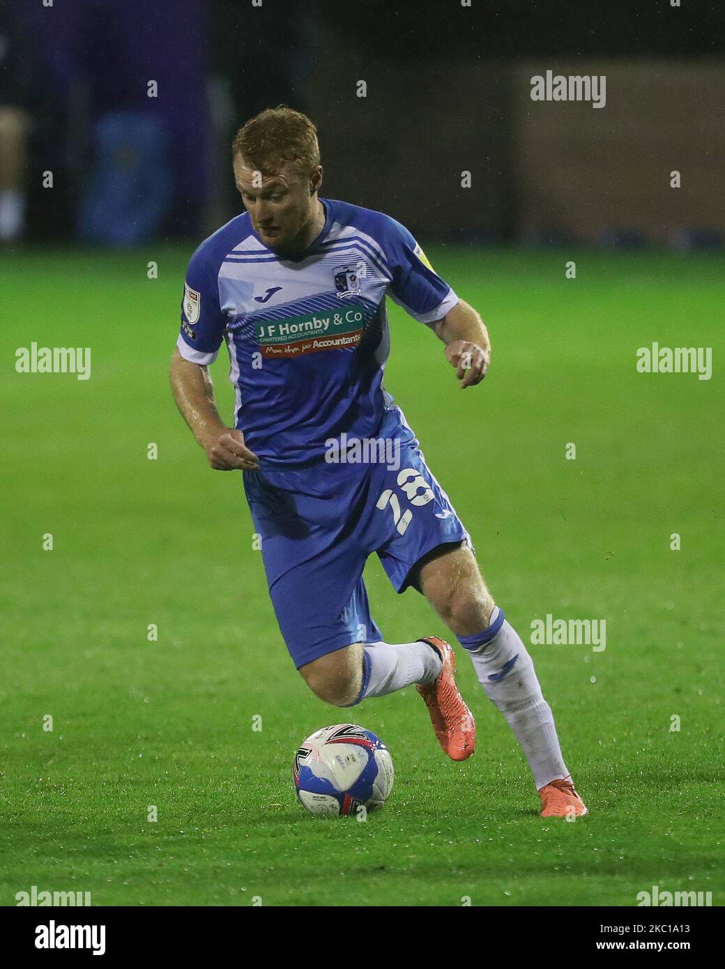 Chris Taylor von Barrow während des EFL Trophy-Spiels zwischen Barrow und Leeds United in der Holker Street, Barrow-in-Furness am 5.. Oktober 2020. (Foto von Mark Fletcher/MI News/NurPhoto) Stockfoto