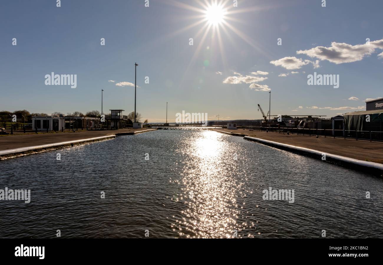 Im Sharpness Docks, Gloucestershire, England, Vereinigtes Königreich, können Sie sich im Tidal Basin einsperren Stockfoto