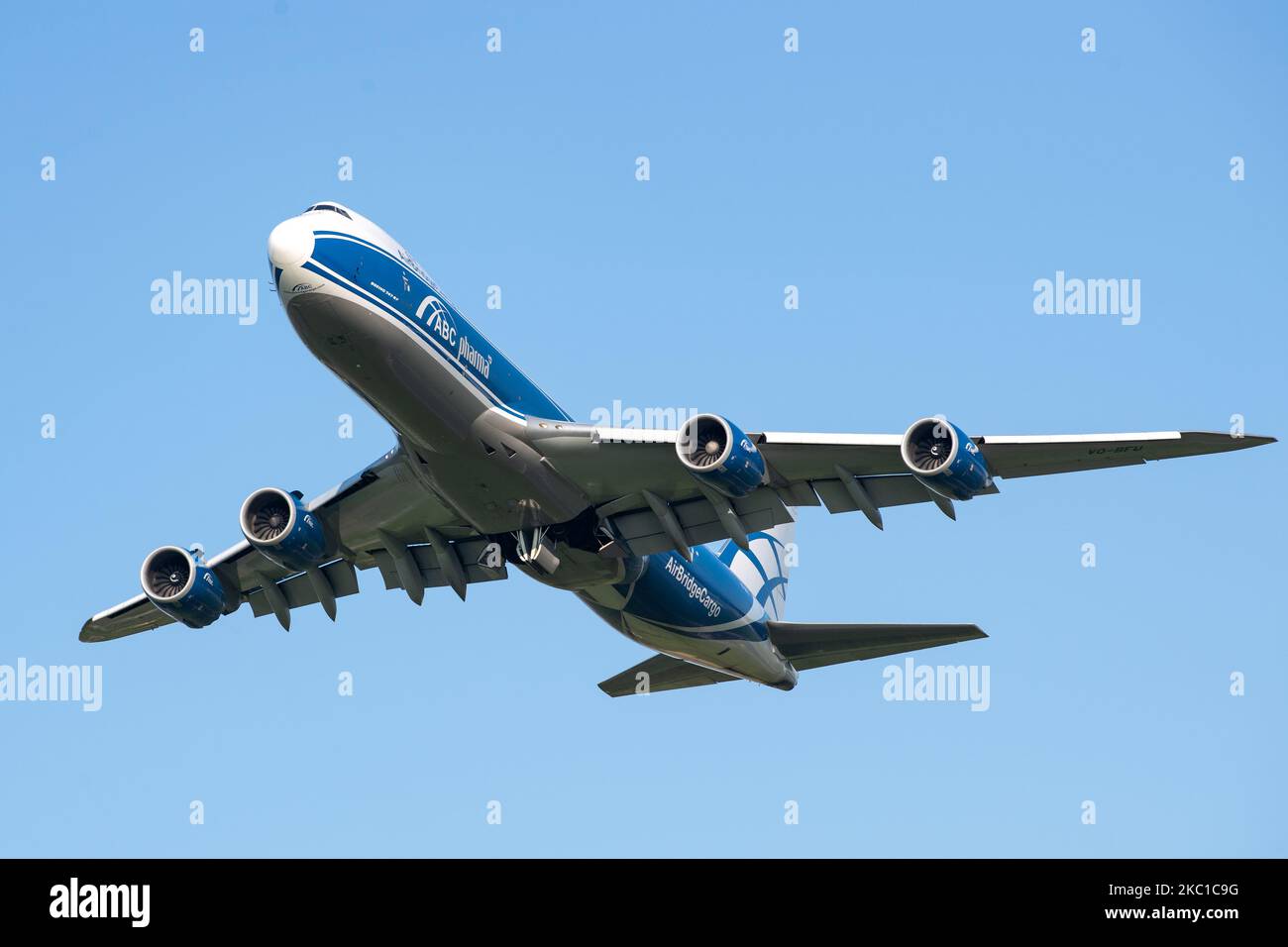 AirBridgeCargo Boeing 747-83Q(F) VQ-BFU hebt am 13. September 2020 vom East Midlands Airport in England ab. (Foto: Jon Hobley/MI News/NurPhoto) Stockfoto