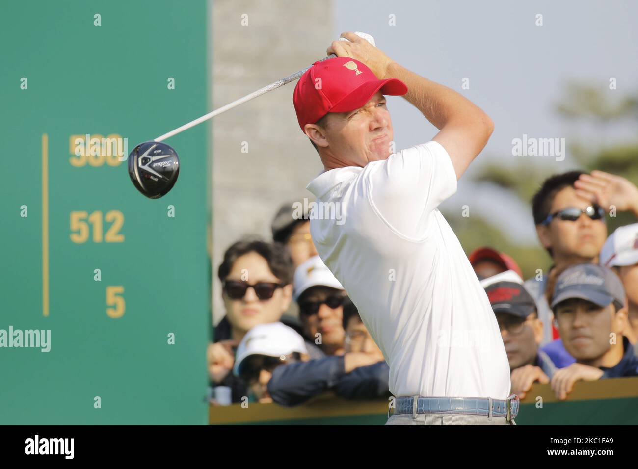 Der US-Teamspieler Jimmy Walker hat am 10. Oktober 2015 beim PGA Presidents Cup Mix Match beim Jack Nicklaus GC in Incheon, Südkorea, auf dem 7.-T-Shirt gepoolt. (Foto von Seung-il Ryu/NurPhoto) Stockfoto